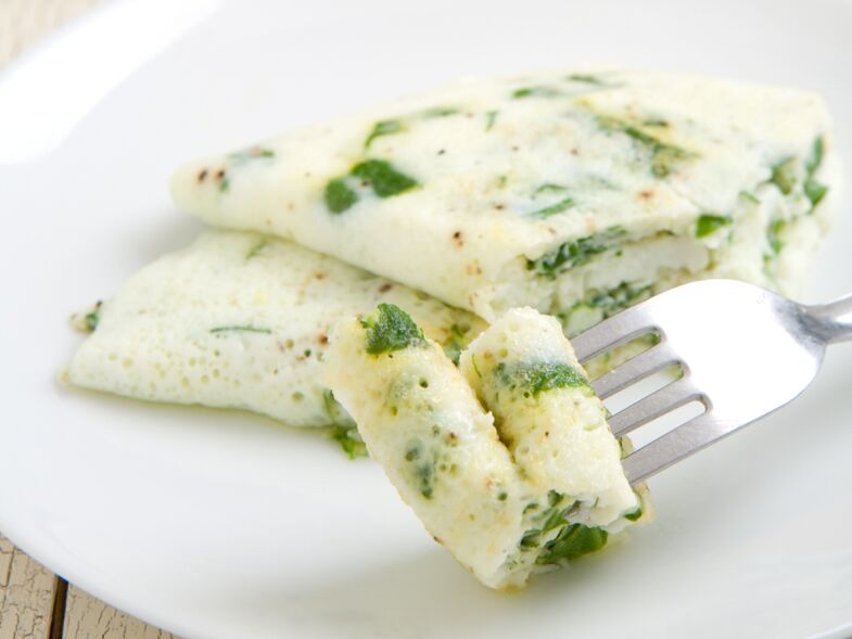 Klasični proteinski omlet s biljem u prehrani s jajima za mršavljenje