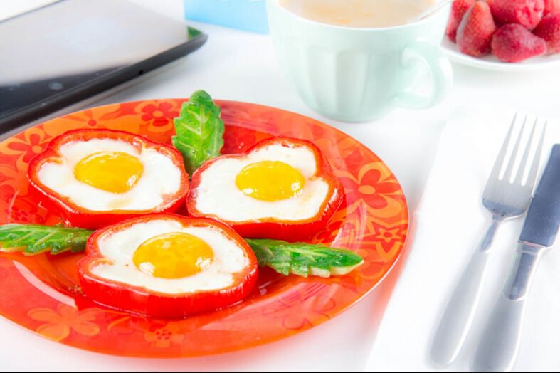 Pečena jaja u papriki - izdašno jelo na jelovniku s jajima