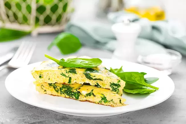 omlet sa začinskim biljem na dijeti bez ugljikohidrata