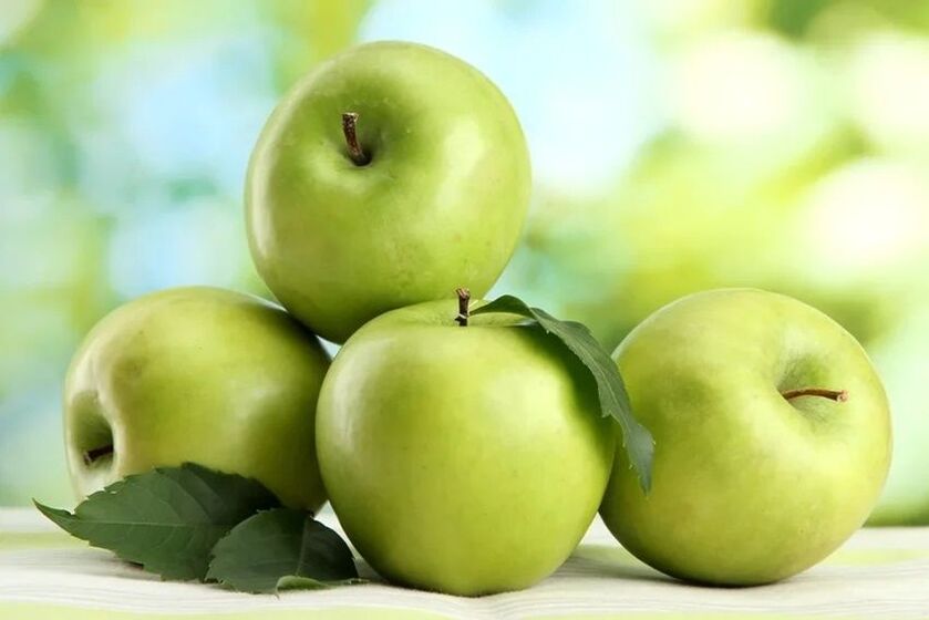 zelene jabuke na dijeti s niskim udjelom ugljikohidrata