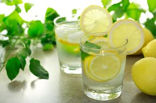 voda s limunom